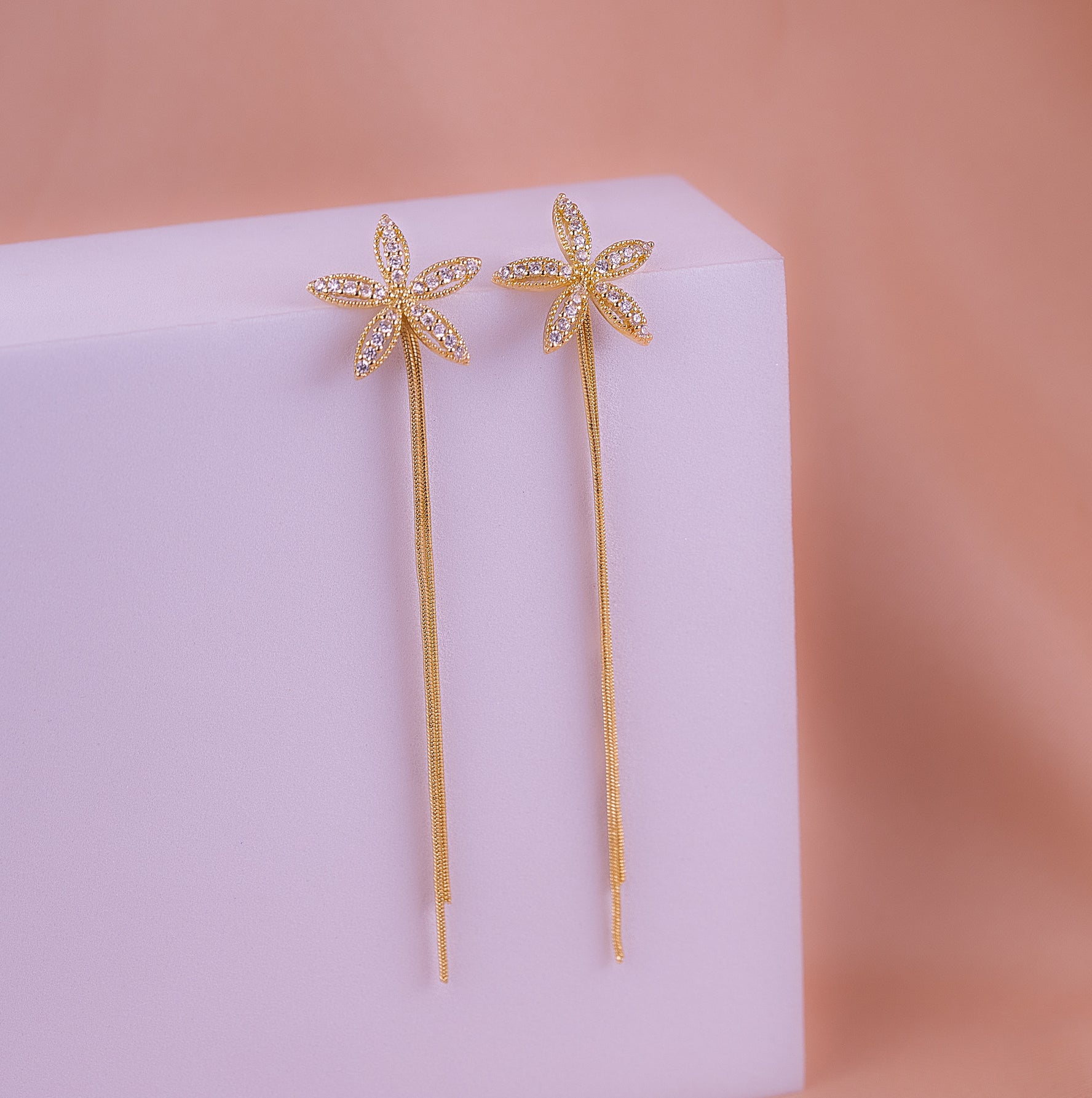 Aretes Lirio Dorados Ref: B3361