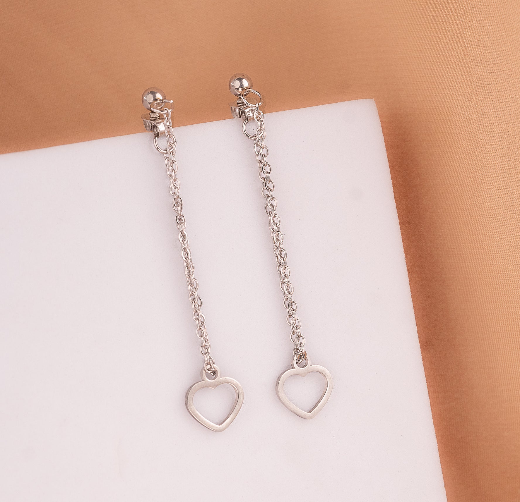 Aretes Corazones Cadenas Plateados Ref: B2981