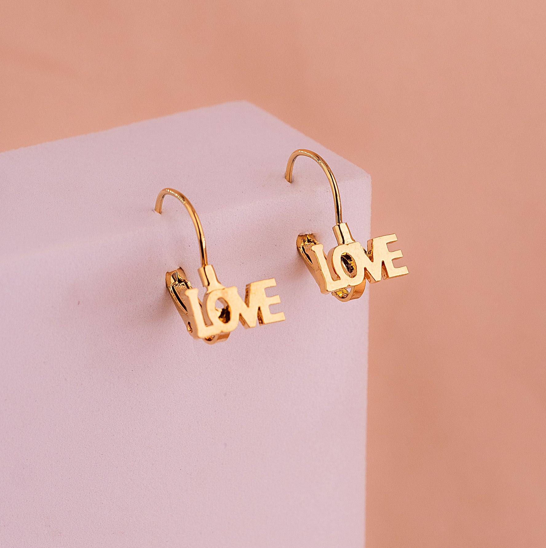 Aretes Love Gancho Dorados Ref: B685